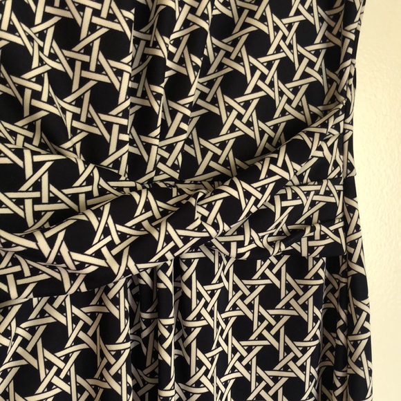 🛍️DONATED | The Limited | Sleeveless Blue and White Dress - Picture 3 of 7